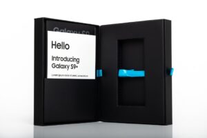 Open Galaxy S9+ packaging with blue ribbon.