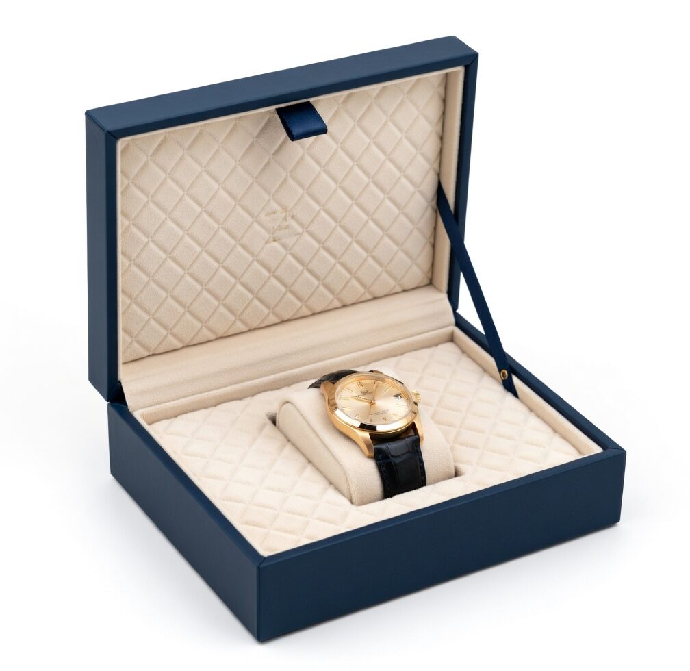 Custom rigid box with turned-edge construction – luxury packaging by Petra and Holum Chicago